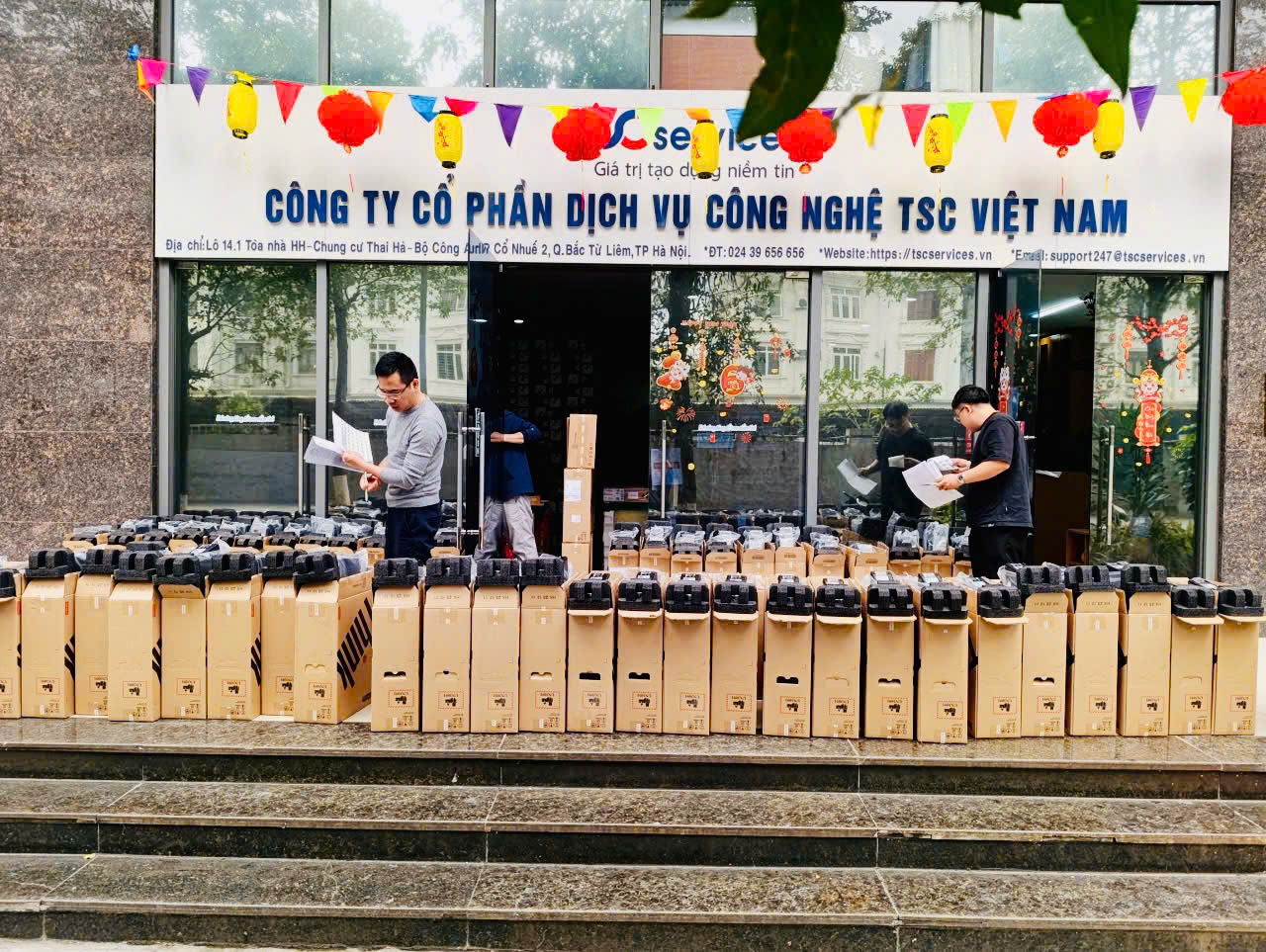 NHỘN NHỊP HÀNG VỀ HÀNG ĐI